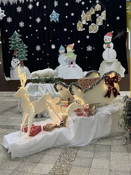 Зимска чаролија у холу наше школе