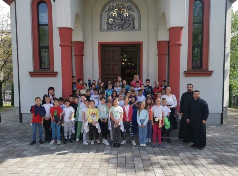 Ученици на литургији