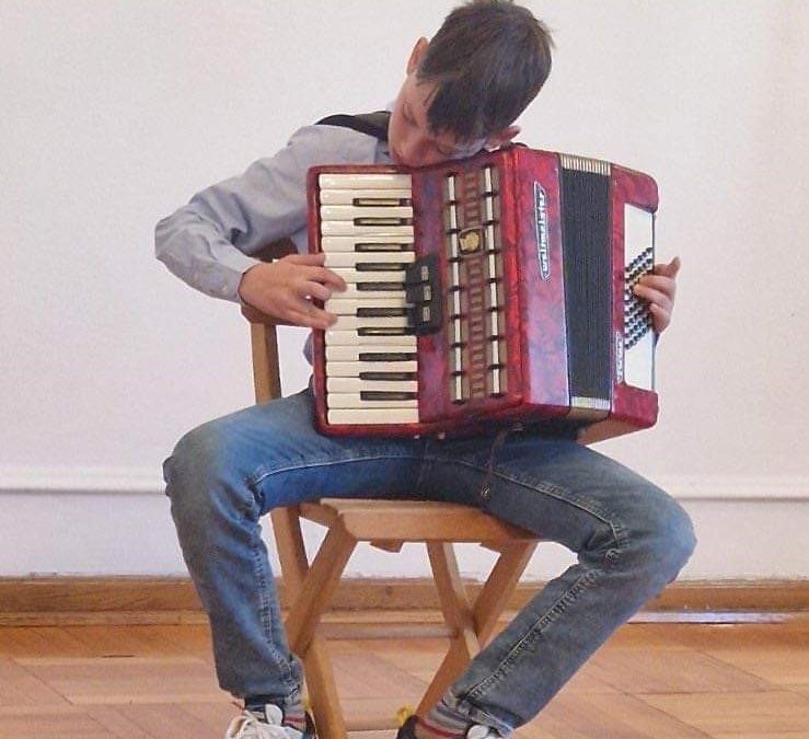 Талентовани музичар